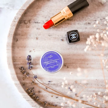 Lavender Tihanyi Levendula Ajakbalzsam E-Vitaminnal és Méhviasszal 12ml Lavender Tihanyi Levendula Ajakbalzsam E-Vitaminnal és Méhviasszal 12ml