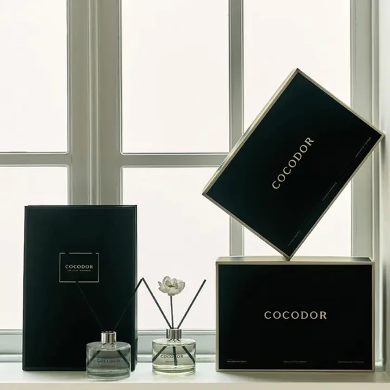 Cocodor ajándékcsomag Tavaszi szellő és tiszta pamut illattal (Cocodor Gift Set/ April Breeze + Pure Cotton) 2x200ML - – Luxus Otthoni Illatosító
