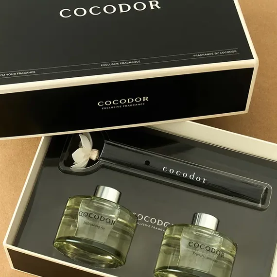 Cocodor ajándékcsomag Tavaszi szellő és tiszta pamut illattal (Cocodor Gift Set/ April Breeze + Pure Cotton) 2x200ML - – Luxus Otthoni Illatosító